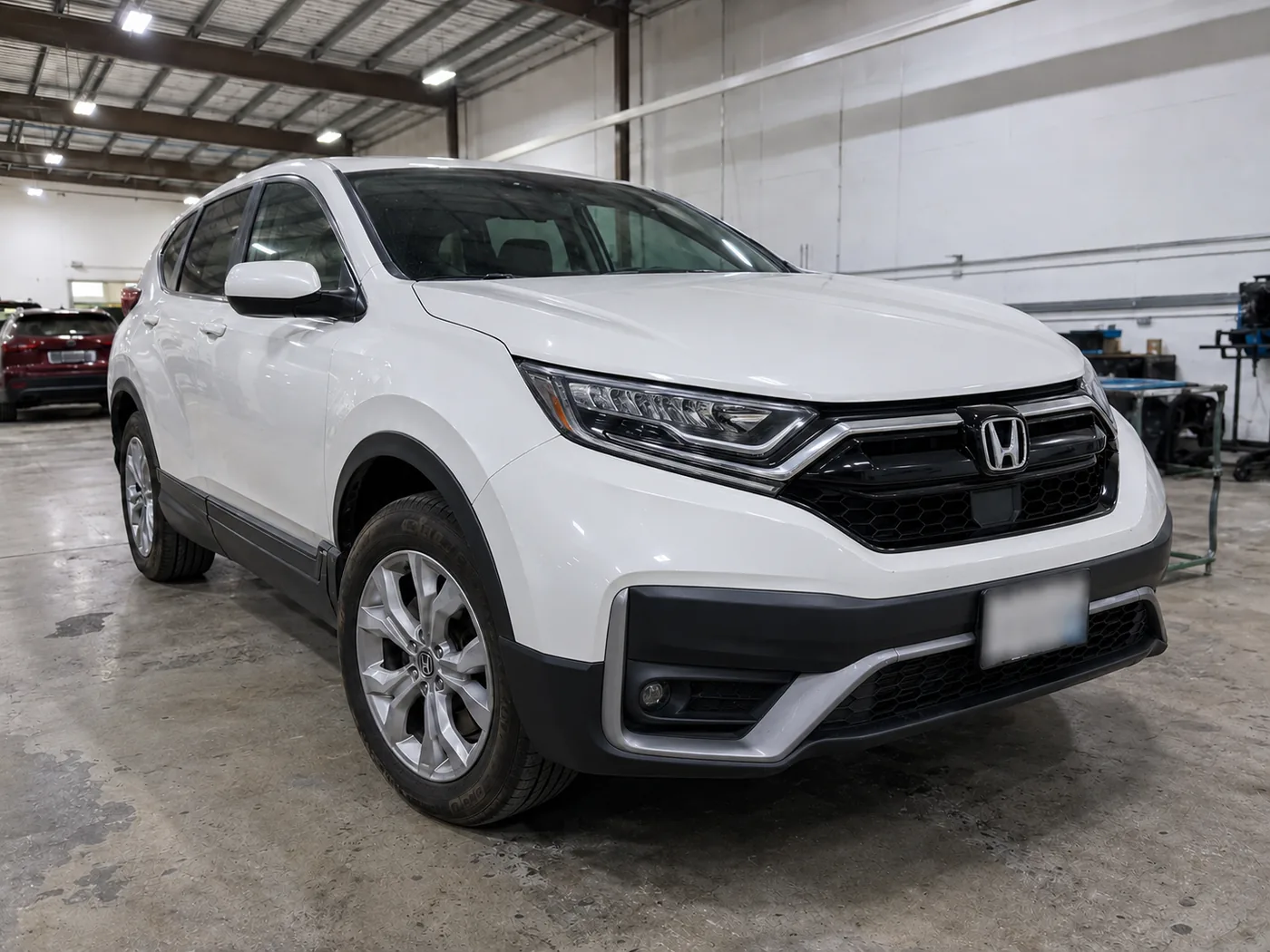Honda CR-V con carrocería y pintura restauradas, después de la reparación